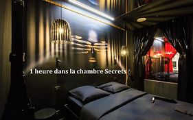 Love Hotel Avec Nuit Insolite Au Dandy Et Jacuzzi Privatise (Adults Only) Париж Exterior photo